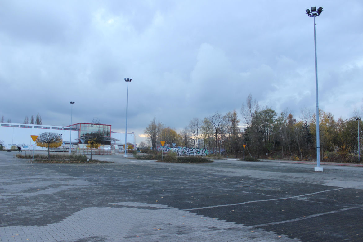 Dawny supermarket Auchan w Dąbrowie Górniczej już nie będzie straszył