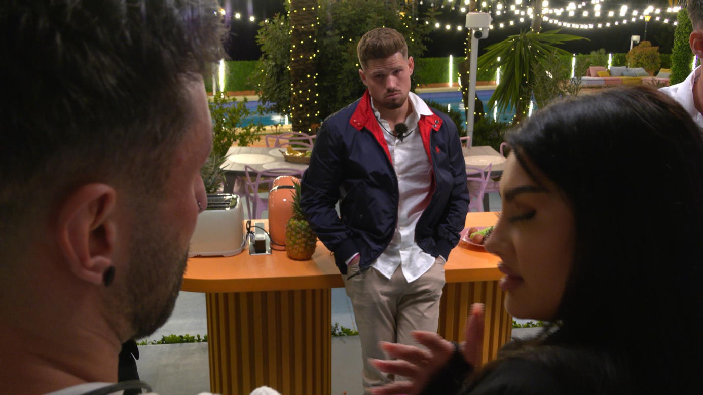 Love Island 9: to już koniec Adriana w programie? Widzowie czują się oszukani