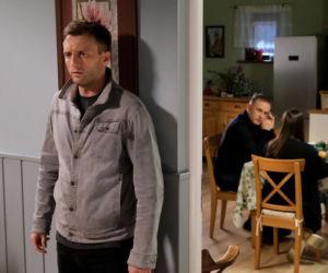 M jak miłość odc. 1629. Artur Rogowski (Robert Moskwa), Basia (Karina Woźniak), Bartek (Arkadiusz Smoleński), Marysia (Małgorzata Pieńkowska)