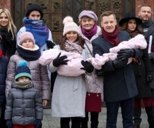 M jak miłość odc. 1428. Chrzciny Emilki i Zuzi - bliźniaczek Kingi i Piotrka