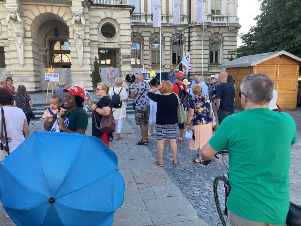Protest w Nowym Sączu przeciwko zmianom w ustawie o radiofonii i telewizji