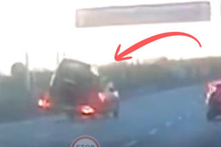 Latająca laweta na A8. Kierowcą miotało jak szatanem! Jest wideo 