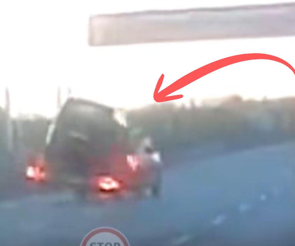 Latająca laweta na A8. Kierowcą miotało jak szatanem! Jest wideo 