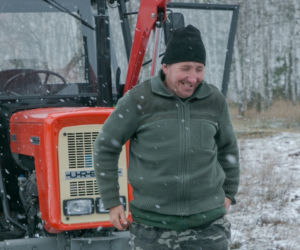 Rolnicy. Podlasie. Andrzej i jego odnowiony ciągnik