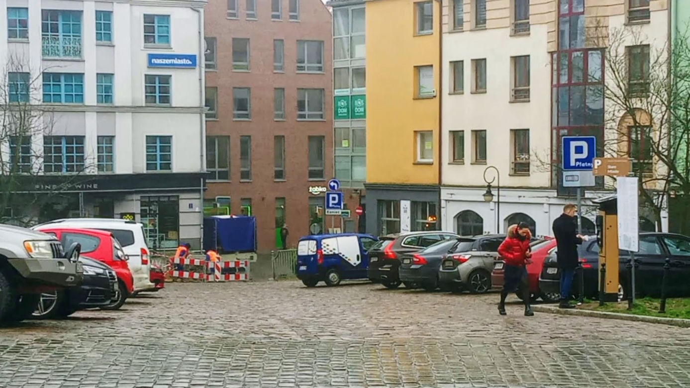 Podzamcze z płatnym parkowaniem