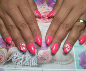 Manicure inspirowany lalkami Barbie 