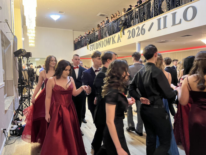 Studniówka pełna blasku i emocji! Tak bawili się maturzyści II LO w Bydgoszczy [ZDJĘCIA]