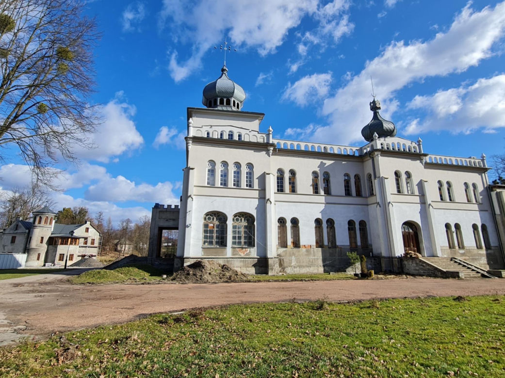 To najpiękniejszy orientalny pałac w Małopolsce. Zachwycał się nim prezydent Polski 
