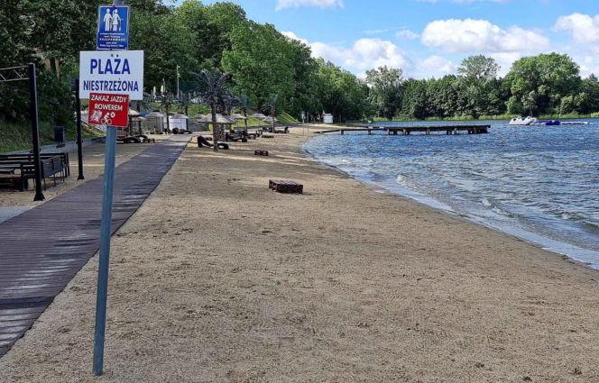 Biała trumna i białe kwiaty - tak Wąbrzeźno żegnało Wioletę, która utonęła w jeziorze