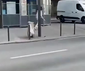 Krwawy atak w centrum Paryża. Nożownik rzucił się na kobiety, wszystko nagrała kamera