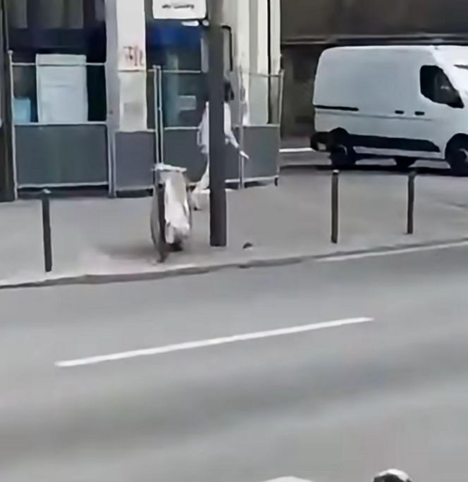 Krwawy atak w centrum Paryża. Nożownik rzucił się na kobiety, wszystko nagrała kamera
