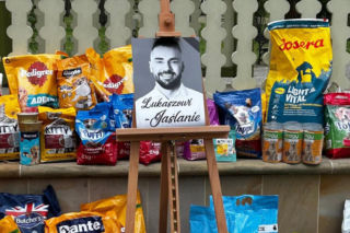 Zamiast zniczy przynieśli pomoc. Wzruszający hołd dla Łukasza Litewki. „Dziękujemy za Twoje serce” 