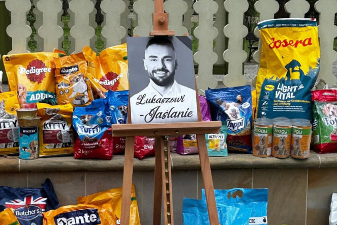 Zamiast zniczy przynieśli pomoc. Wzruszający hołd dla Łukasza Litewki. „Dziękujemy za Twoje serce” 