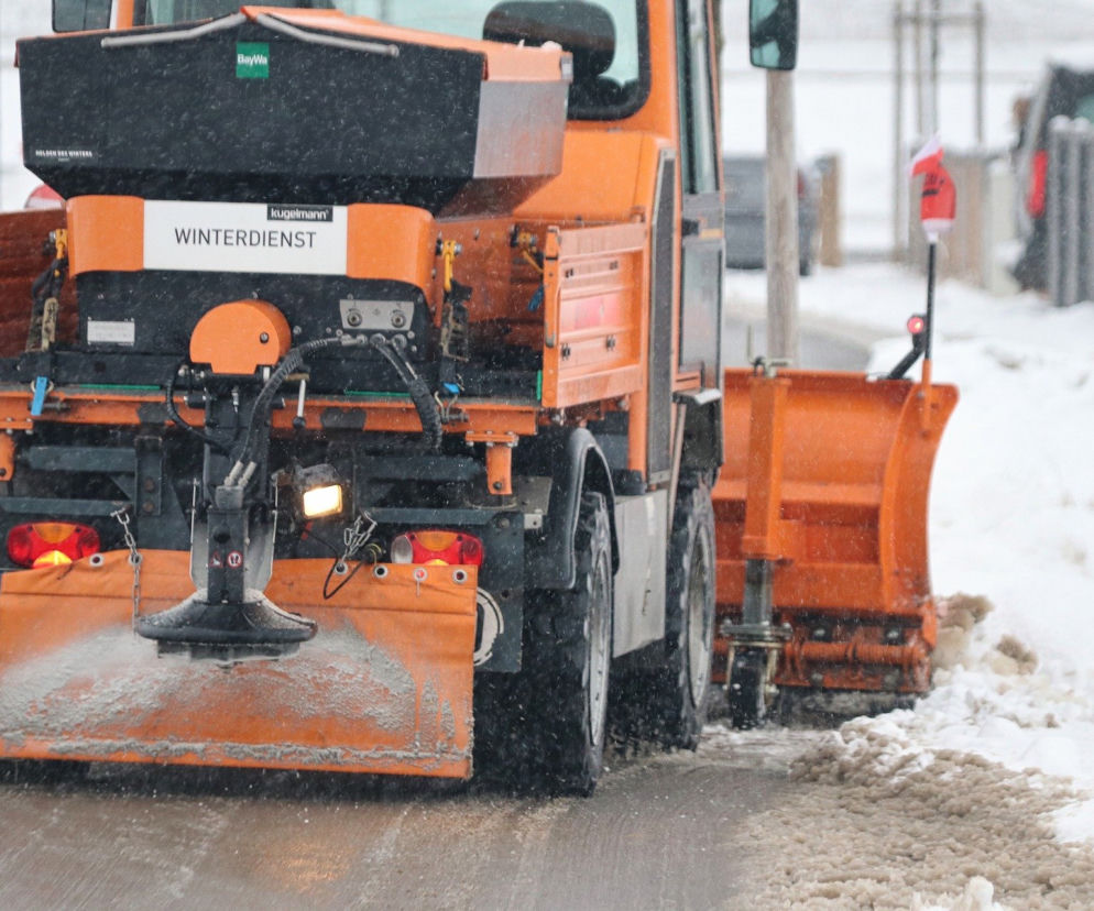 Dramatyczna sytuacja na drogach w regionie koszalińskim. Potężny atak zimy! [RAPORT, PROGNOZA]