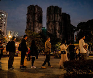 Hongkong pogrążony w żałobie po tragicznym pożarze wieżowców. Liczba ofiar wzrosła do 146