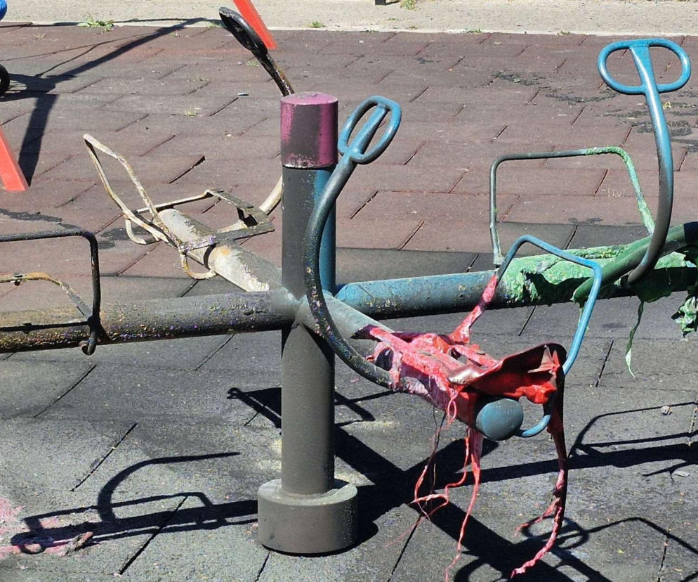 8-latek podpalił plac zabaw przy ul. Wyszyńskiego w Toruniu