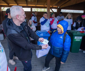Ponad 2 tony śmieci wyzbierane z brzegów Narwi! Operacja Czysta Rzeka w Łomży za nami