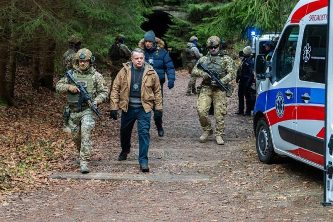 "Pierwsza miłość": Mateusz zmusza Emilkę do ślubu. Każe jej przypieczętować ich małżeństwo kielichem wina. Nie mówi jej tylko, że wino jest zatrute…