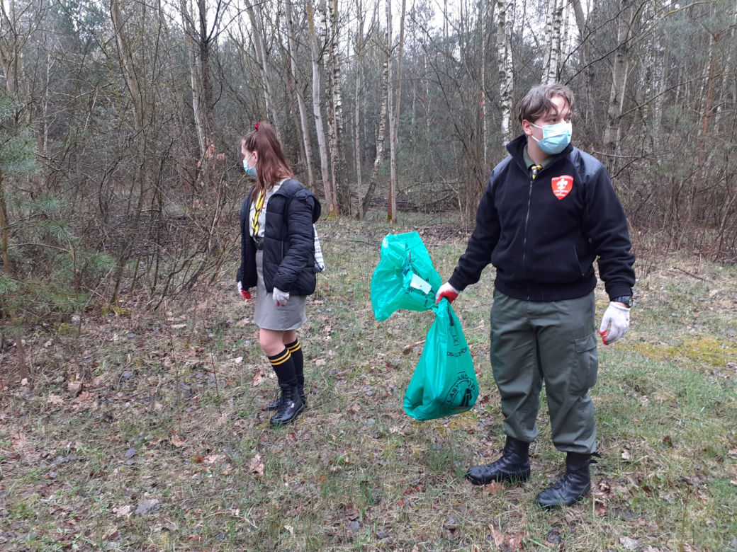 Czuwam dla Ziemi - akcja sprzątania uroczyska Sekuła przez harcerzy w Siedlcach 22.04.2021