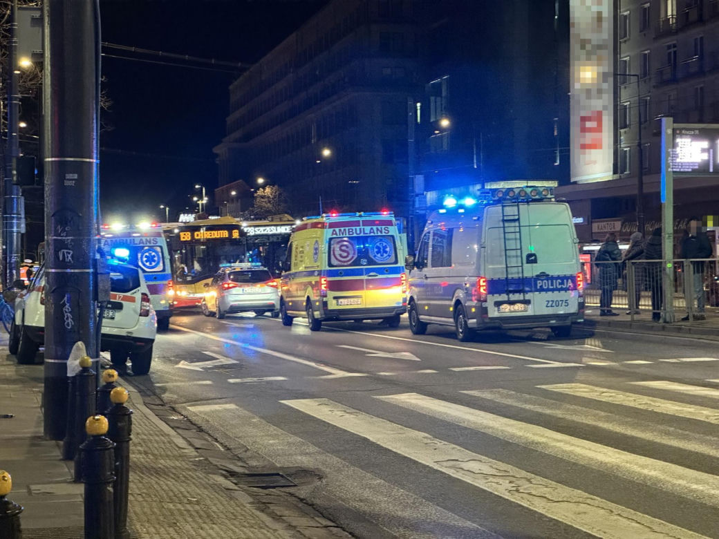 Kobieta przejechana przez miejski autobus. Makabryczny wypadek