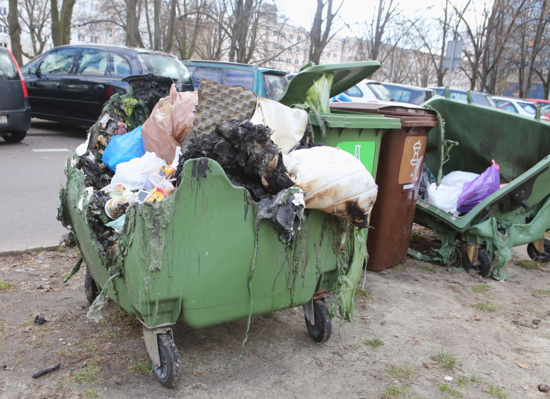 NA WOLI GRASUJE PODPALACZ