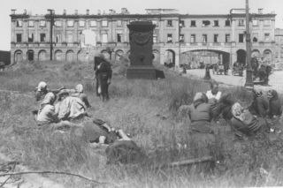 Historia studni Aignera na Placu Krasińskich w Warszawie. Ta studnia zmieniła życie tysiecy  Warszawiaków