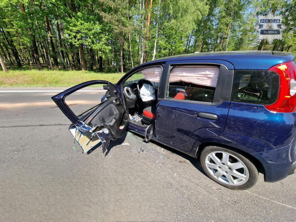 Kobiór. Zderzenie dwóch osobówek. Cztery osoby trafiły do szpitala
