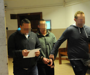 Podpalacz z Sianowa Andrzej J. doprowadzony do sądu
