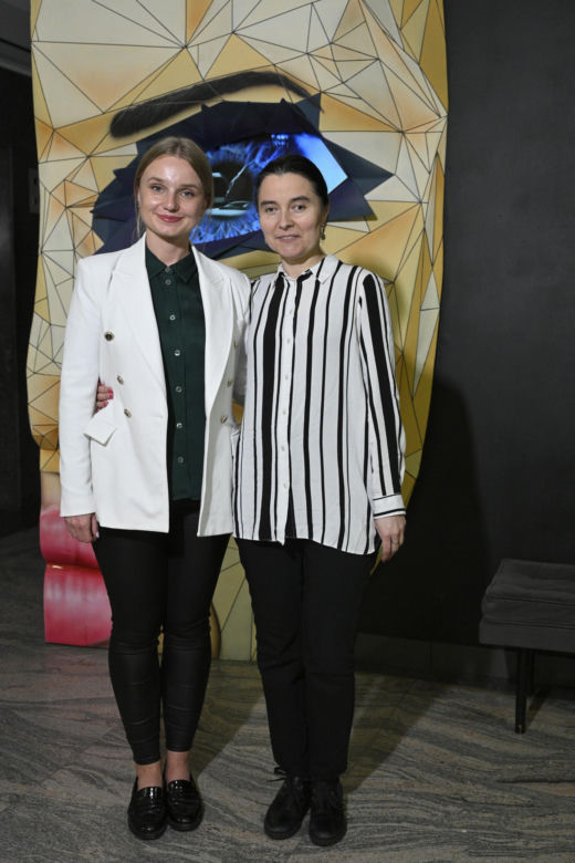 „Jedzenie w ciemności smakuje inaczej”. To jedyna taka restauracja w Warszawie. Odwiedziła ją nawet pierwsza dama
