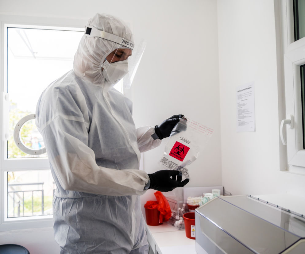 COVID wirus pandemia szczepienia