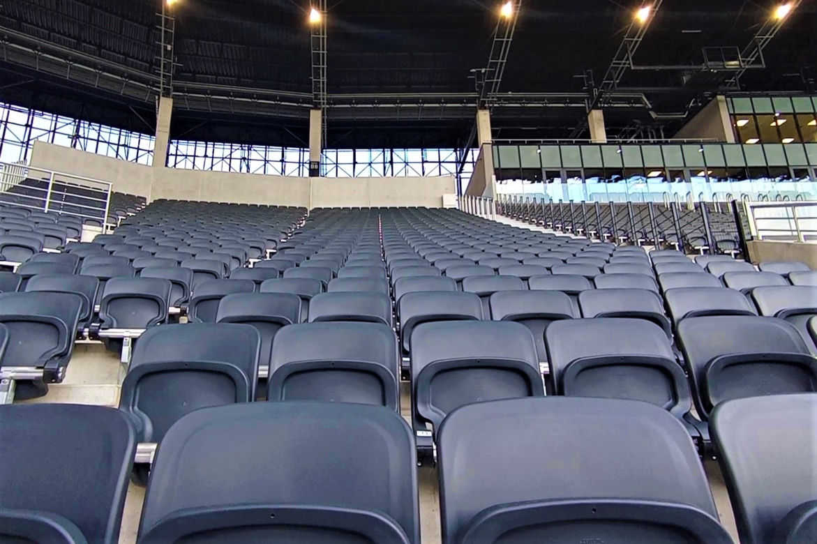 Spacery po nowym szczecińskim stadionie przyciągnęły wielu chętnych
