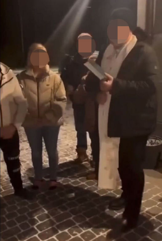 Chrzest Maybacha na Podlasiu. Ksiądz majtał kropidłem jak szalony