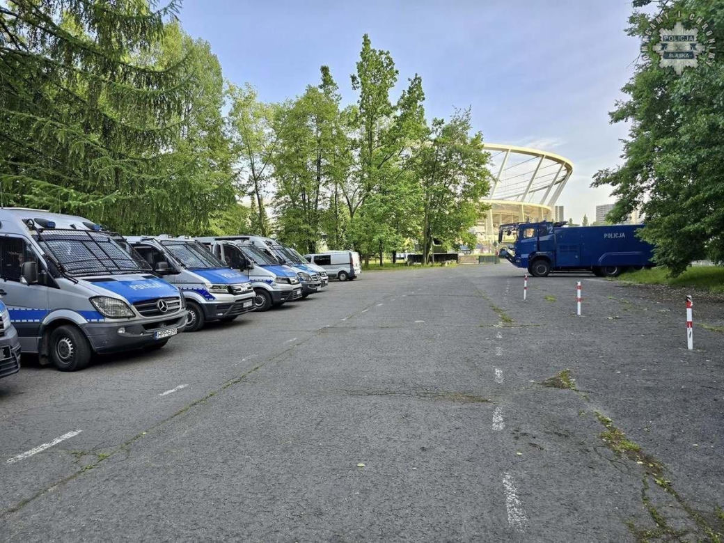 Przed meczem Polska-Mołdawia na Stadionie Śląskim miało dojść do bijatyki. Wkroczyła policja