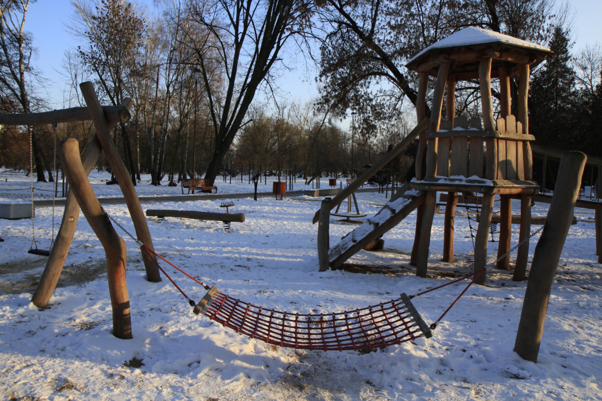 Park Ludowy w Lublinie oprószony śniegiem. Zobacz zdjęcia ze spaceru!