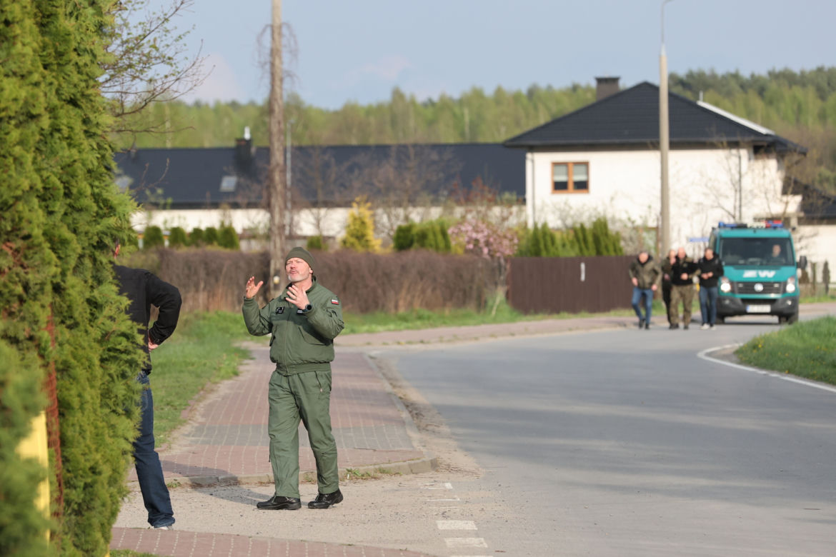 Usłyszałam huk, potem była głucha cisza". Wstrząsająca relacja z wypadku samolotów nad Radomiem