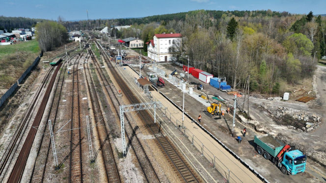 Modernizacja linii kolejowej nr 8. Nowe tory, szybsze pociągi i komunikacyjna rewolucja w regionie