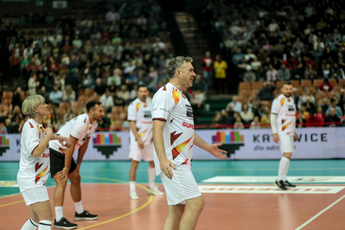 Legendarny Kosmiczny Mecz z Aniołami w Spodku: Gwiazdy zagrały dla Domu Aniołów Stróżów 