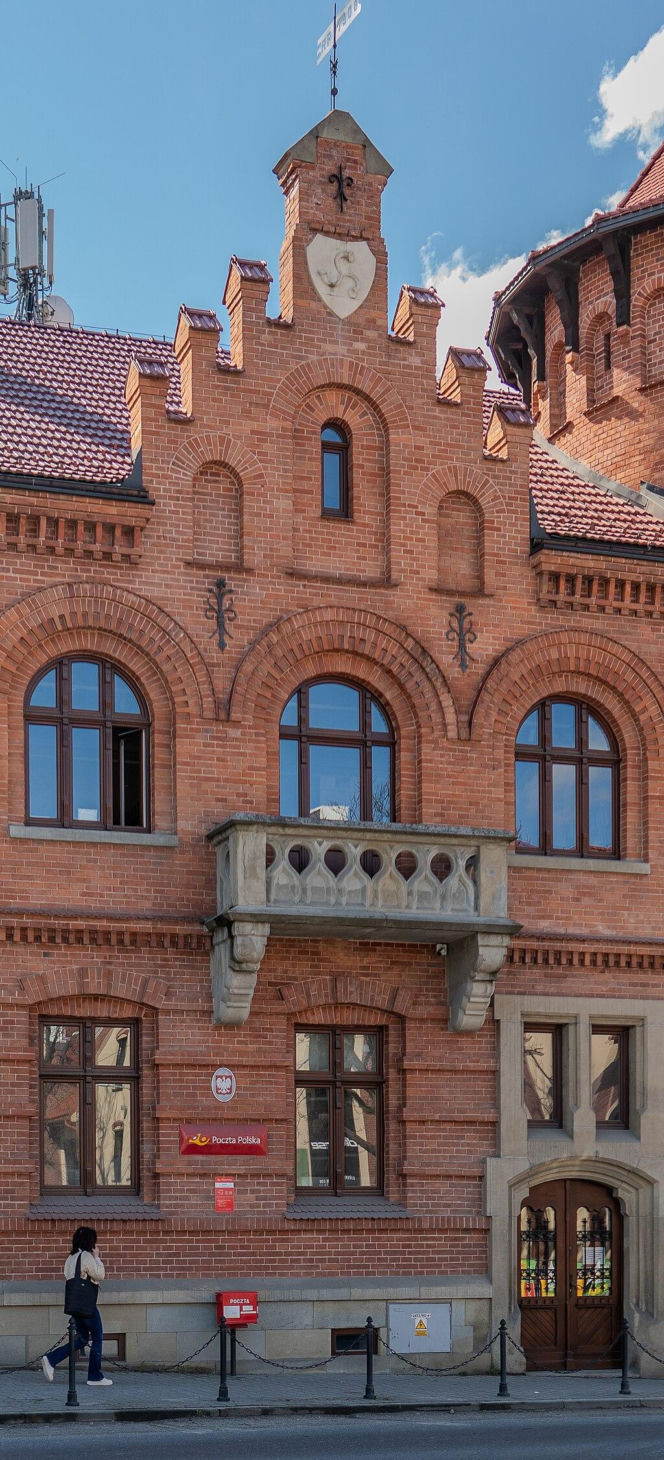 To miasto ma jeden z najpiękniejszych ratuszy w Małopolsce. Jego mieszkańcy od wieków są znani z wielkiej pobożności