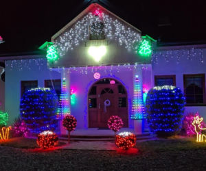 Magia Świąt w Świętokrzyskiem. Gdzie szukać najpiękniej oświetlonych domów? Rzepin i gmina Pawłów skradły show!