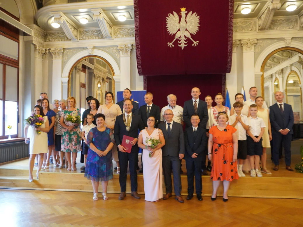 Prezydent Tarnowa udzielił ślubu. Anna i Mariusz powiedzieli sobie „tak” w Sali Lustrzanej