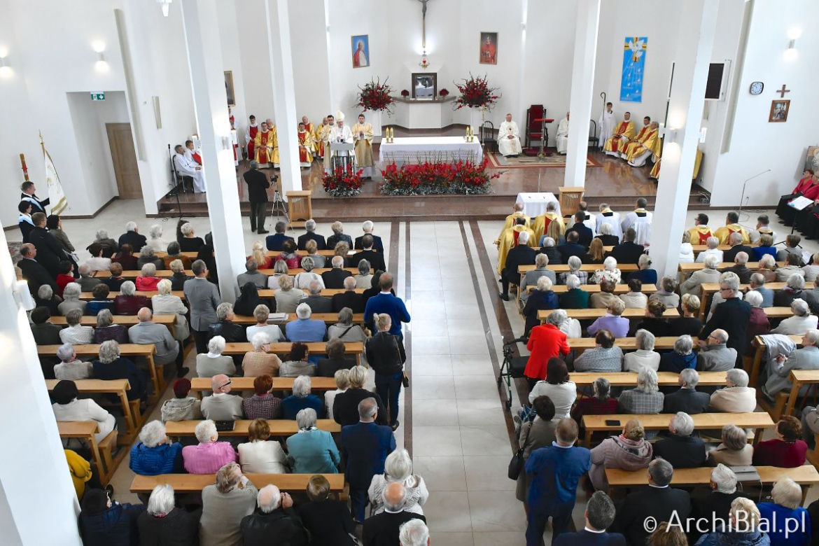 Kościół pw. Matki Bożej Różańcowej w Białymstoku. Świątynia powstała w niespełna rok