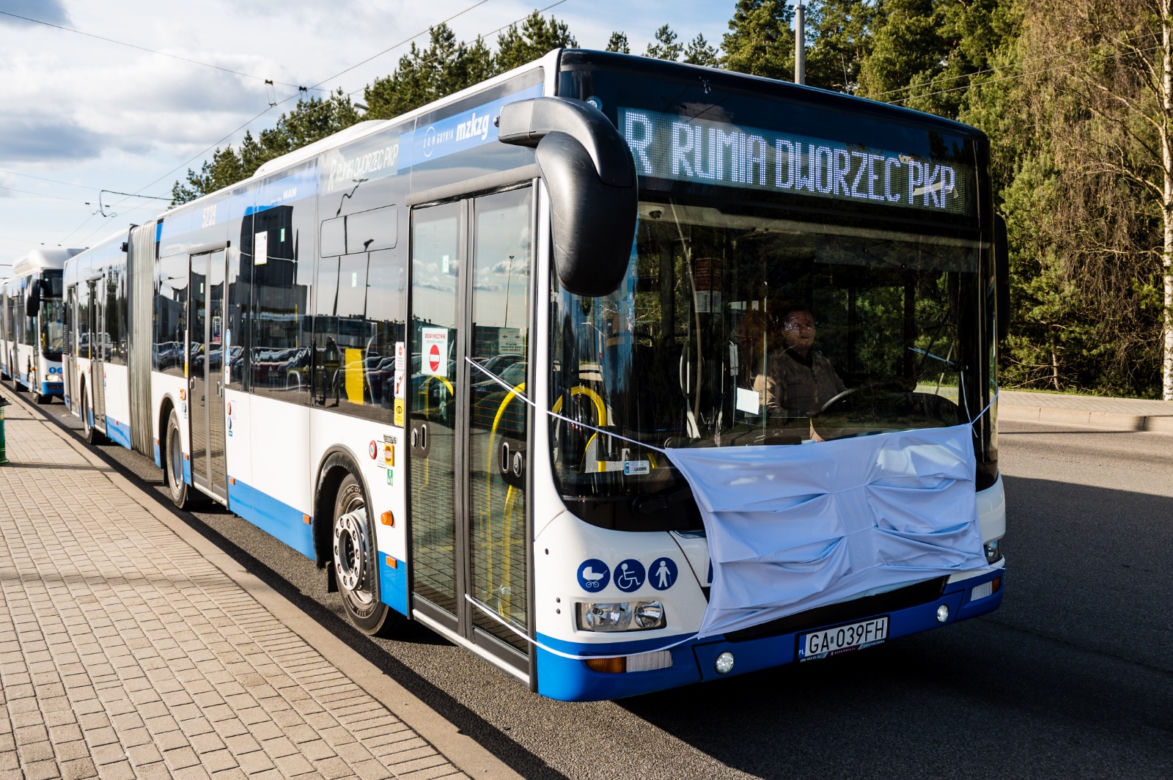 Autobusy w Gdyni, zachęcają do noszenia maseczek