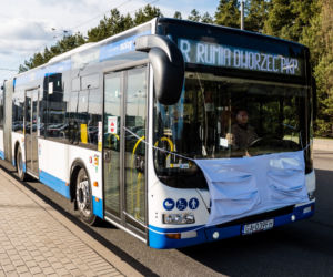 Autobusy w Gdyni, zachęcają do noszenia maseczek
