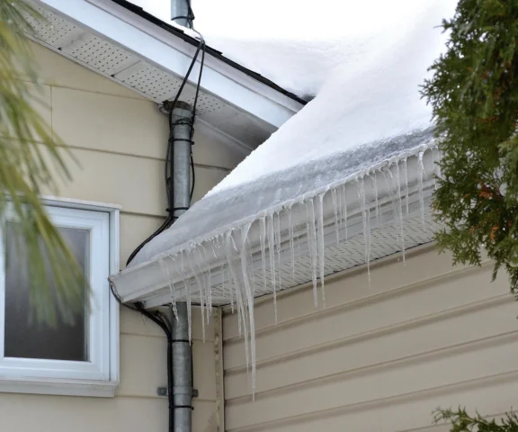 Zatory lodowe? Nie ignoruj zamarzających rynien!