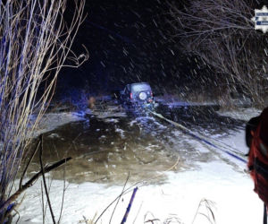 Wjechał terenówką na zamarznięte jezioro. Pod autem załamał się lód