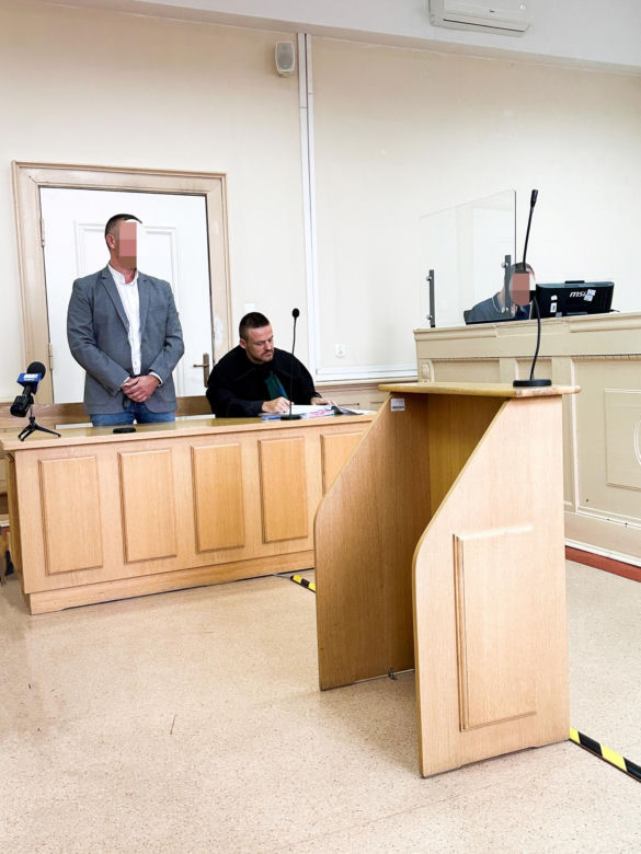 Miał znęcać się nad świadkiem. Na nagraniu płacz, krzyk i wulgaryzmy. Policjant przed sądem