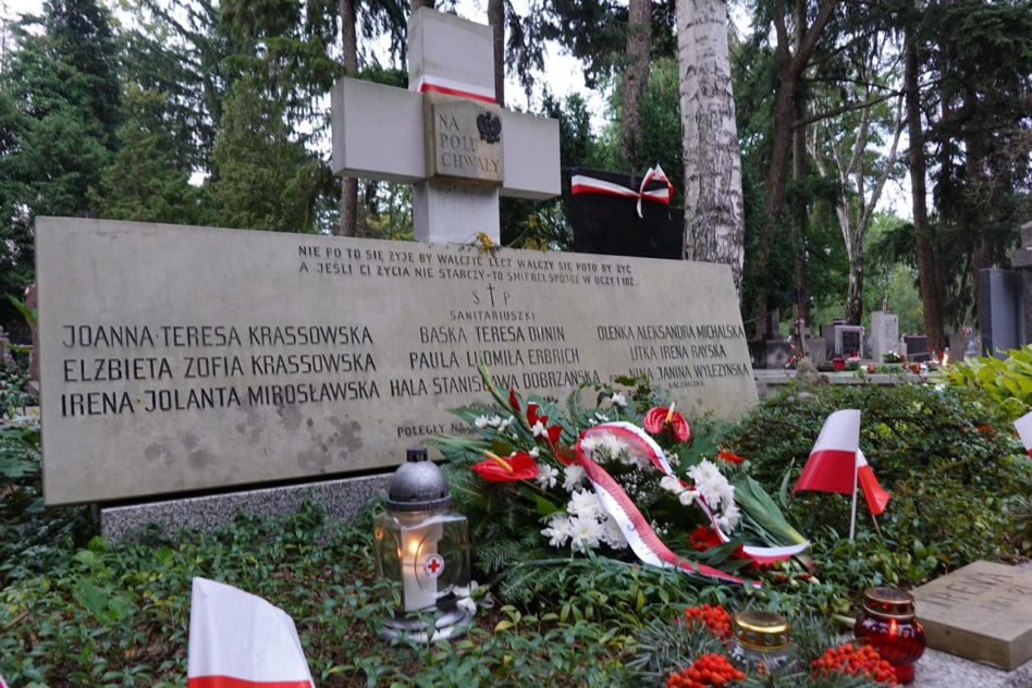 Niemcy mordowali je, bo pomagały rannym