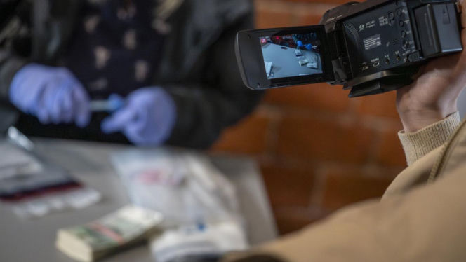 Afera korupcyjna w Pucku! Policjanci zatrzymali na gorącym uczynku 49-letniego urzędnika z  Powiatowego Inspektoratu Nadzoru Budowlanego oraz 41-letnią pośredniczkę