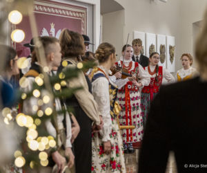 W Pałacu Prezydenckim już święta. Marta Nawrocka z rodziną ubierała choinkę