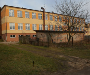 Wyskoczył z okna, bo bał się ojca